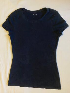 Three Dots Short Sleeve Crewneck, size medium, textured/burnout pattern